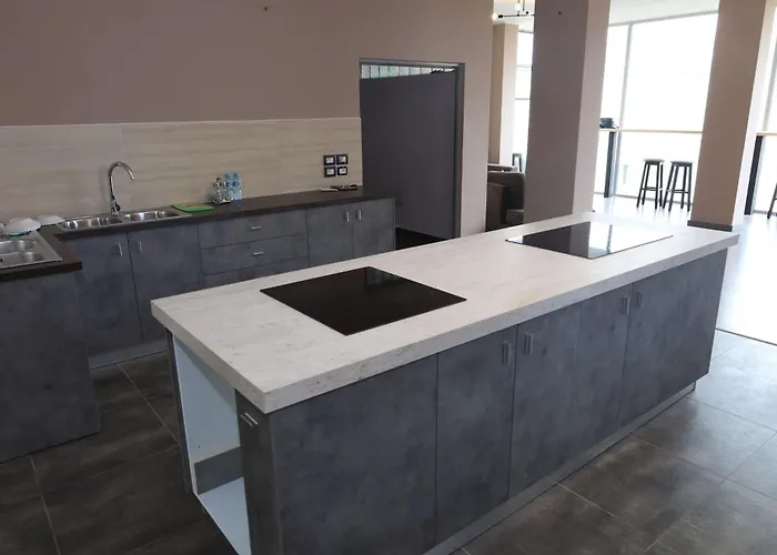 אכסניה 90pods & C O Working שקודר