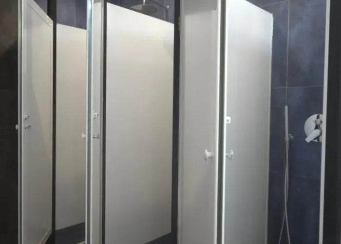 אכסניה 90pods & C O Working שקודר