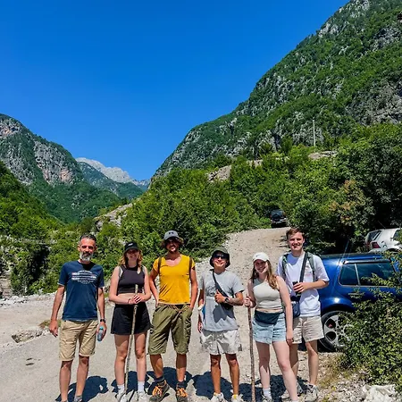 90pods & C O Working ホステル Shkodër